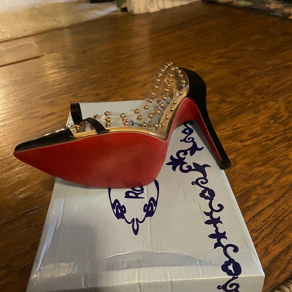 Shoes - Picture 4 of 4